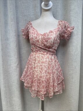 Cellecci pink white floral shirt sleeve romper puff sleeve sweetheart neckline